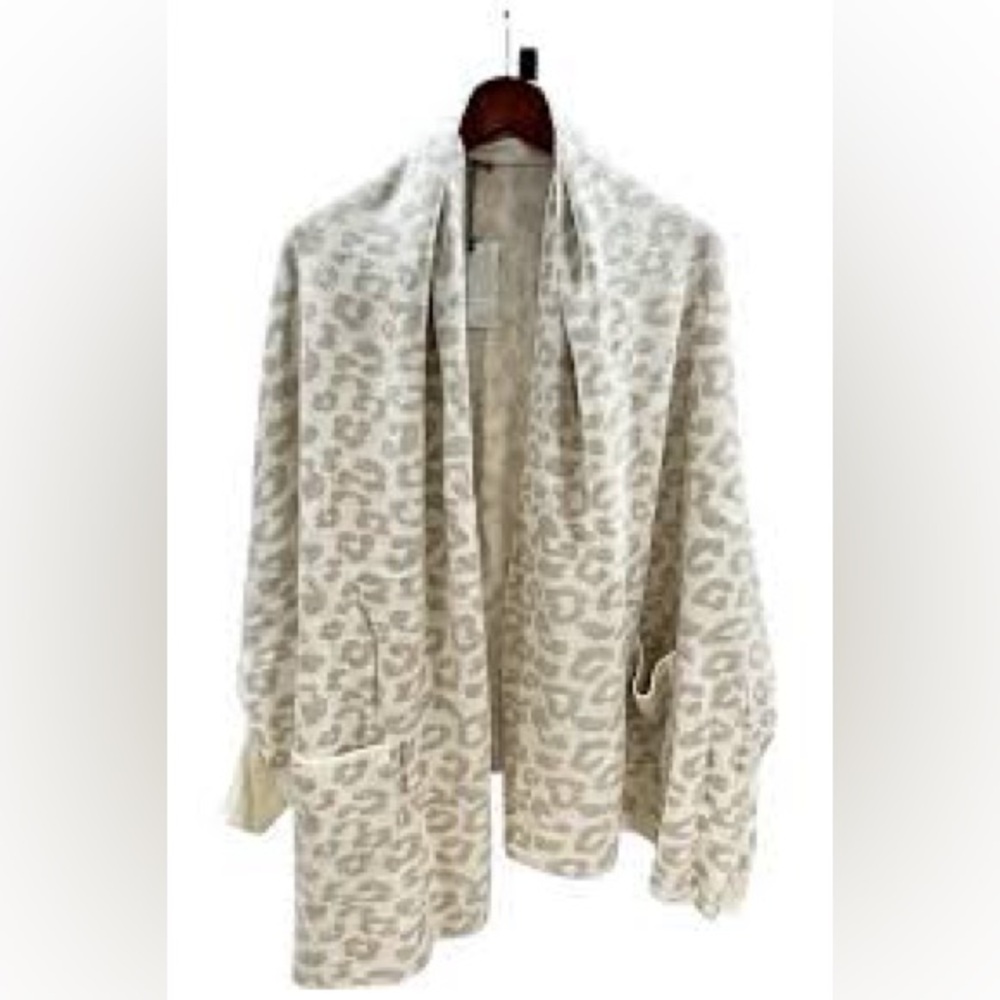 NWT - Barefoot Dreams Cozy Lite Ultra Lite Blanket Wrap